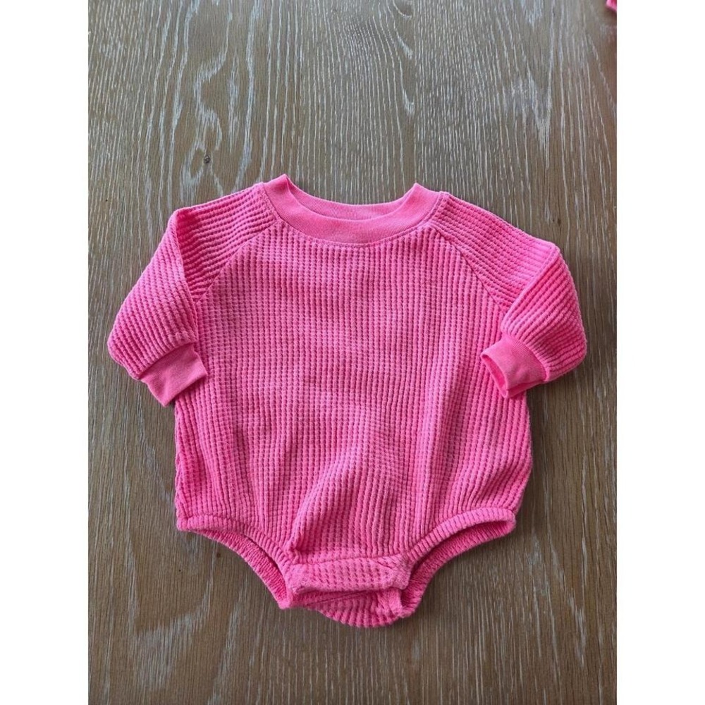 Old‎ navy baby girl romper 0-3 mos
